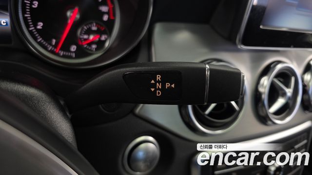 Mercedes-Benz GLA-Class 2019 — photo 12