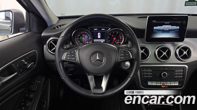 Mercedes-Benz GLA-Class 2019 — photo 19