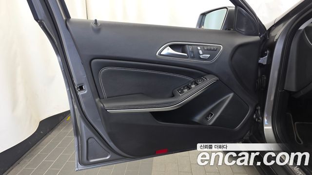 Mercedes-Benz GLA-Class 2019 — photo 14