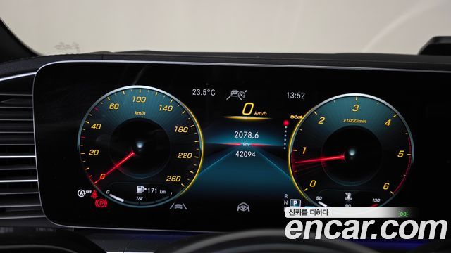 Mercedes-Benz GLE-Class 2023 — photo 11