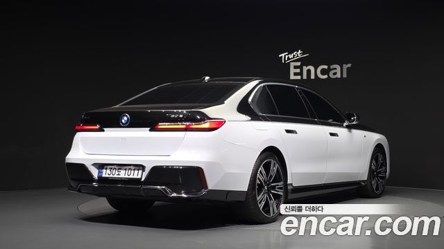 BMW 7-Series 2025 — photo 2