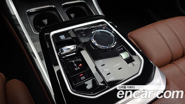 BMW 7-Series 2025 — photo 12