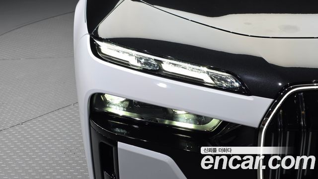 BMW 7-Series 2025 — photo 8