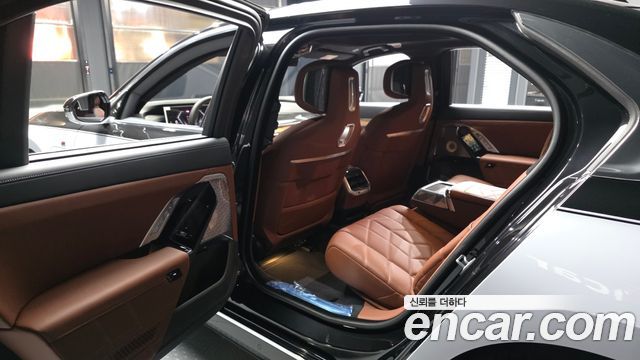 BMW 7-Series 2025 — photo 16
