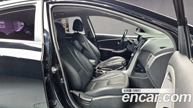 Hyundai i30 2016 — photo 11