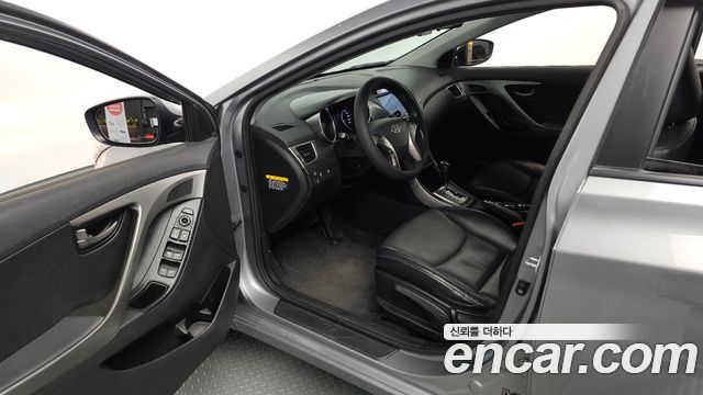 Hyundai AVANTE 2014 — photo 13