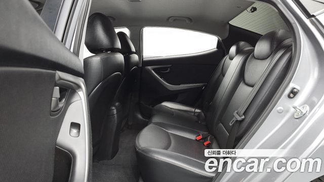 Hyundai AVANTE 2014 — photo 17