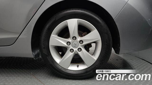 Hyundai AVANTE 2014 — photo 7