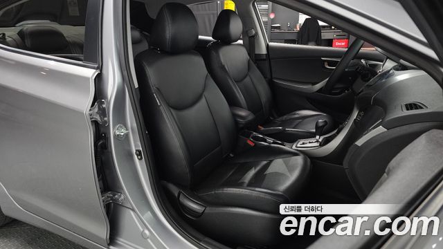 Hyundai AVANTE 2014 — photo 16