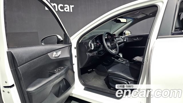 Kia K3 2023 — photo 13