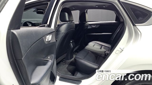 Kia K3 2023 — photo 17