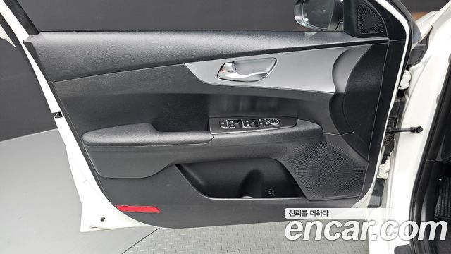 Kia K3 2023 — photo 14