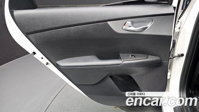 Kia K3 2023 — photo 15