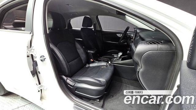 Kia K3 2023 — photo 16