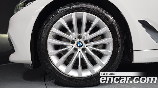 BMW 5-Series 2019 — photo 5