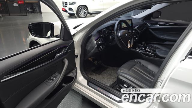 BMW 5-Series 2019 — photo 10