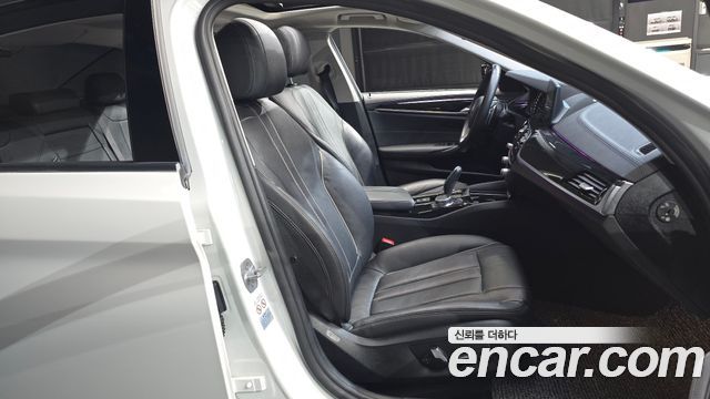 BMW 5-Series 2019 — photo 12