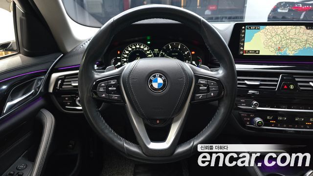 BMW 5-Series 2019 — photo 13