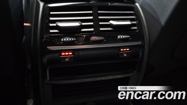 BMW 5-Series 2019 — photo 17