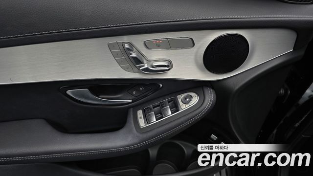 Mercedes-Benz GLC-Class 2021 — photo 24