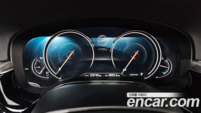 BMW 5-Series 2017 — photo 11