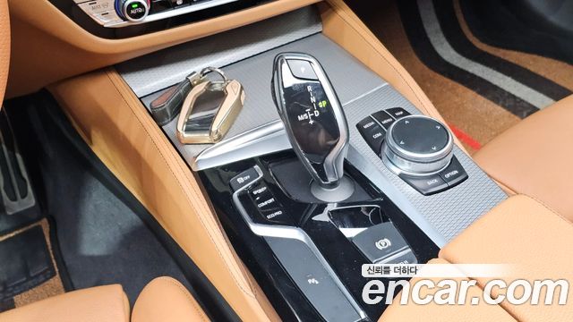 BMW 5-Series 2017 — photo 12