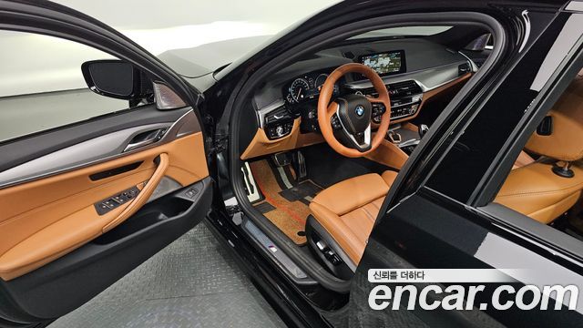 BMW 5-Series 2017 — photo 13