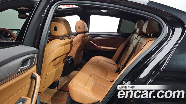 BMW 5-Series 2017 — photo 17