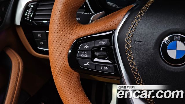 BMW 5-Series 2017 — photo 23