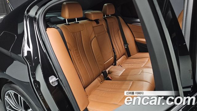BMW 5-Series 2017 — photo 26