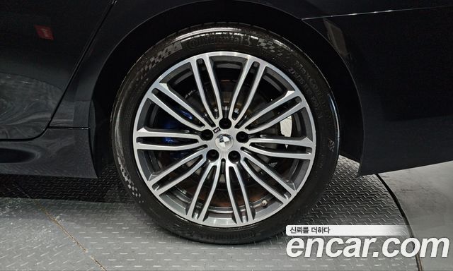 BMW 5-Series 2017 — photo 7