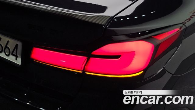 BMW 5-Series 2017 — photo 9