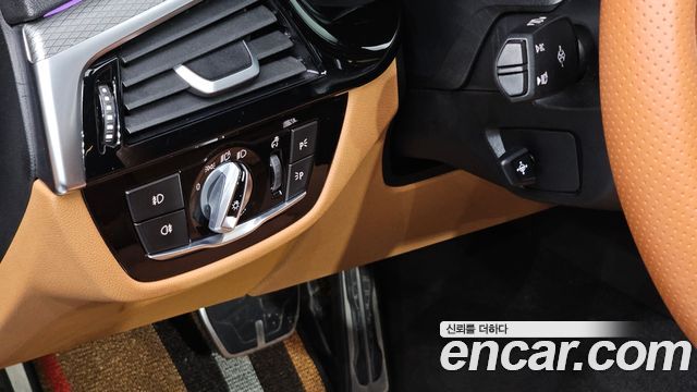 BMW 5-Series 2017 — photo 27