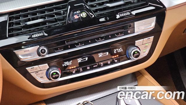 BMW 5-Series 2017 — photo 31