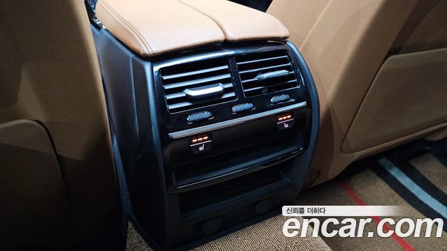 BMW 5-Series 2017 — photo 32