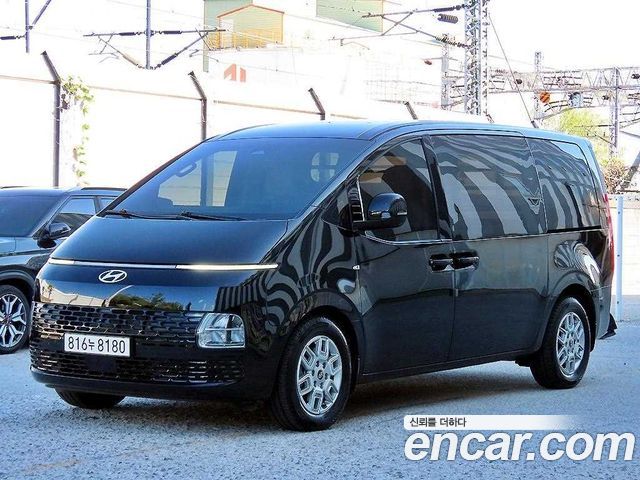 Hyundai Staria 2025 — photo 2