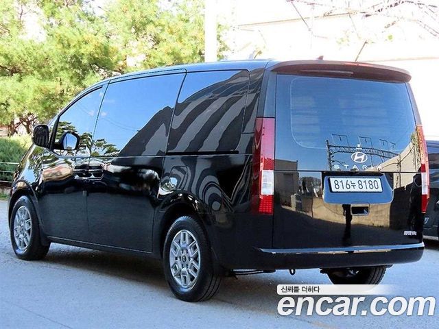 Hyundai Staria 2025 — photo 3