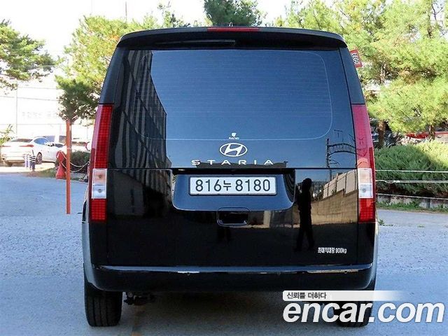 Hyundai Staria 2025 — photo 4