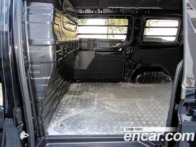 Hyundai Staria 2025 — photo 6