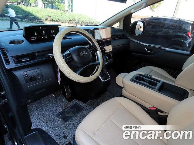 Hyundai Staria 2025 — photo 7