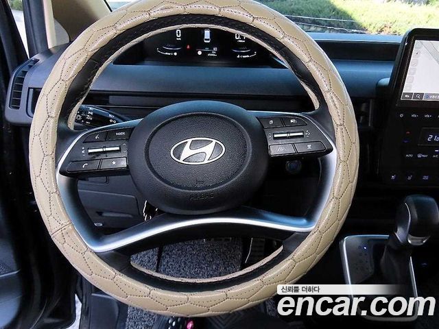 Hyundai Staria 2025 — photo 8