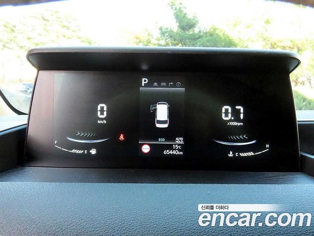Hyundai Staria 2025 — photo 9