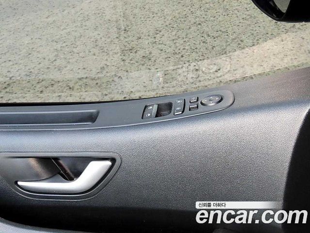 Hyundai Staria 2025 — photo 11