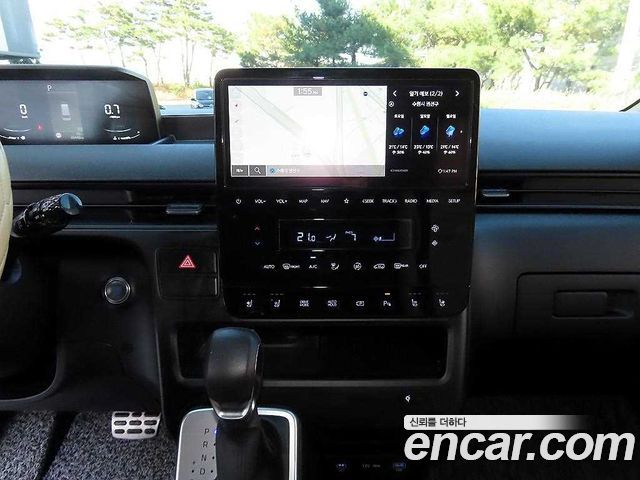 Hyundai Staria 2025 — photo 13