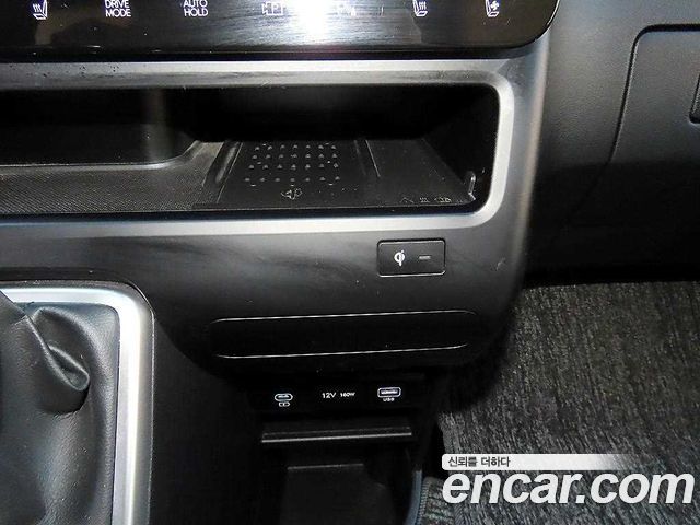 Hyundai Staria 2025 — photo 15
