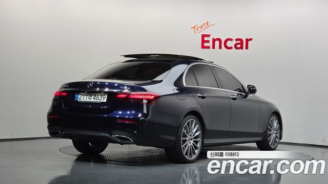 Mercedes-Benz E-Class 2022 — photo 2