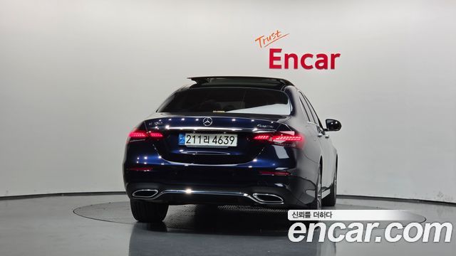 Mercedes-Benz E-Class 2022 — photo 4