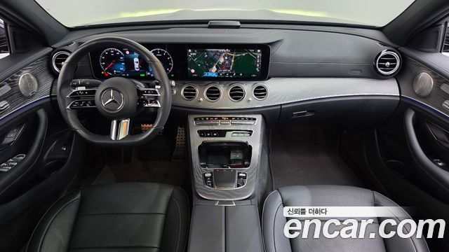 Mercedes-Benz E-Class 2022 — photo 10