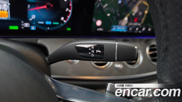 Mercedes-Benz E-Class 2022 — photo 12