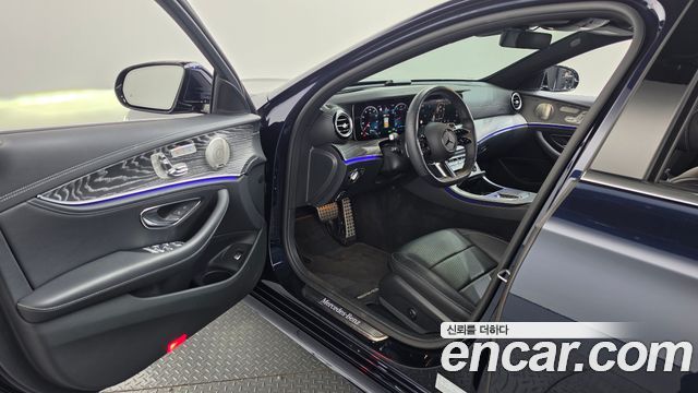 Mercedes-Benz E-Class 2022 — photo 13
